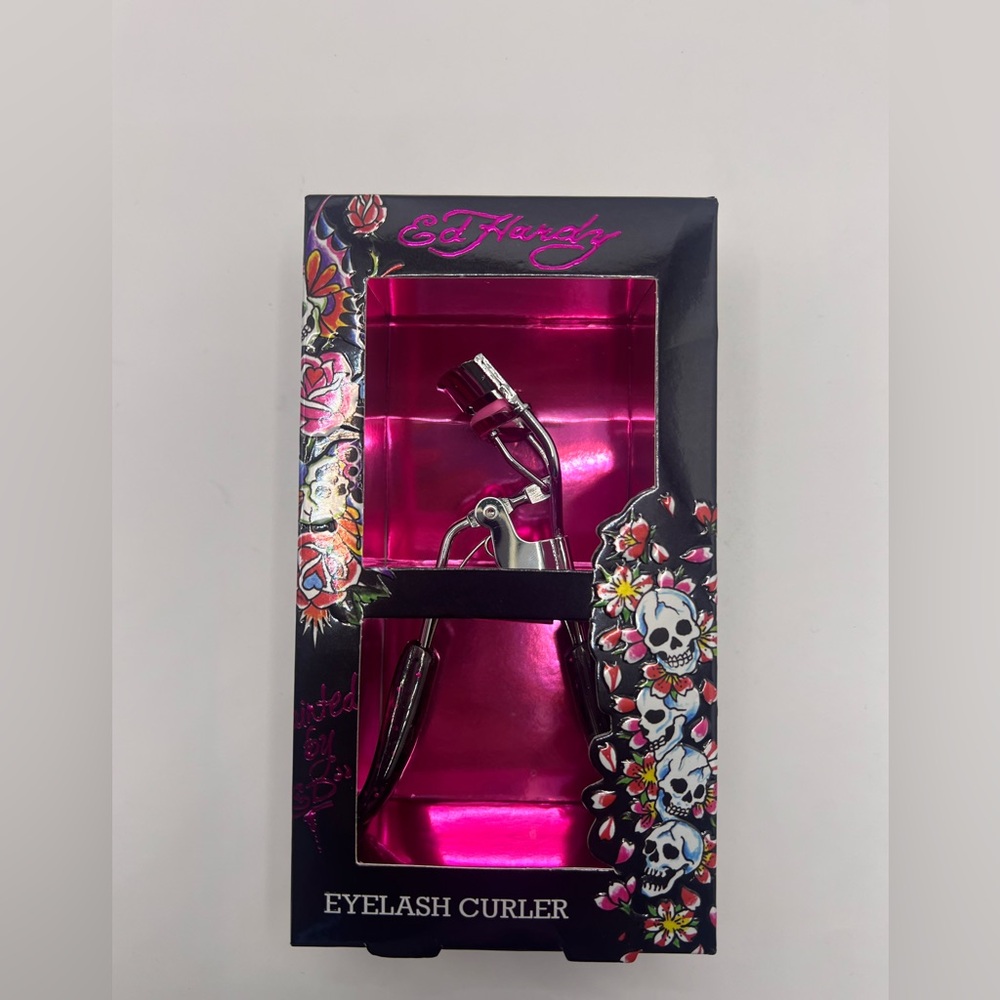 Ed Hardy Hot Pink Eyelash Curler
